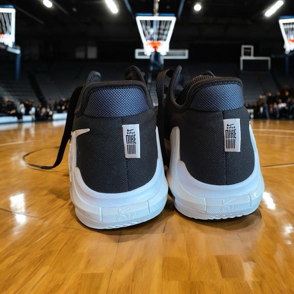 Nike LeBron Witness 6 Basketball Shoes sz 6.5Y / women's 8 - Picture 4 of 9